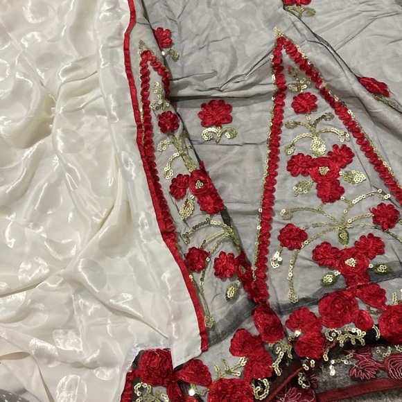 Silk Saree - Picture 2 of 5